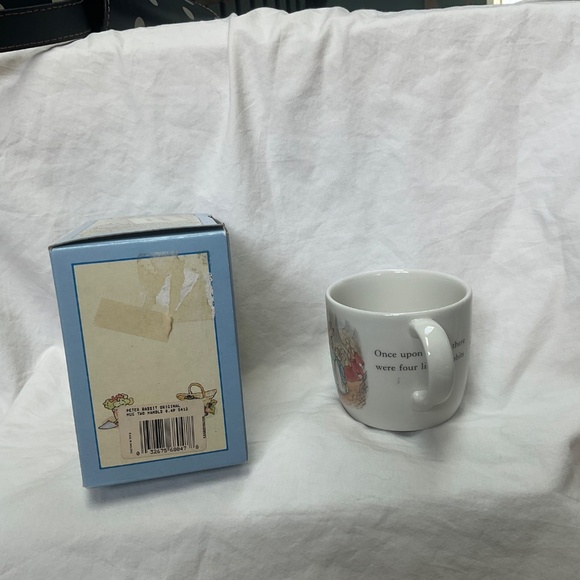 Vintage Peter Rabbit Two-Handled Mug by Wedgewood New in Box - Picture 5 of 10
